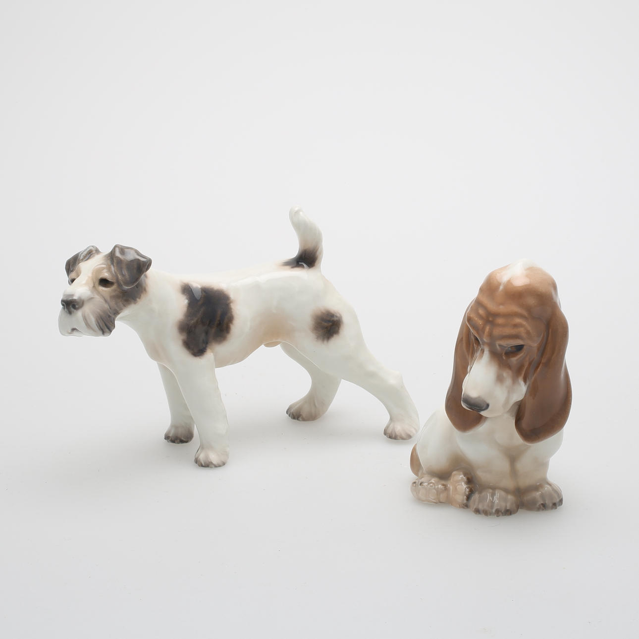 FIGURINER, 2 st, terrier och bassetvalp, Dahl Jensen, Danmark.