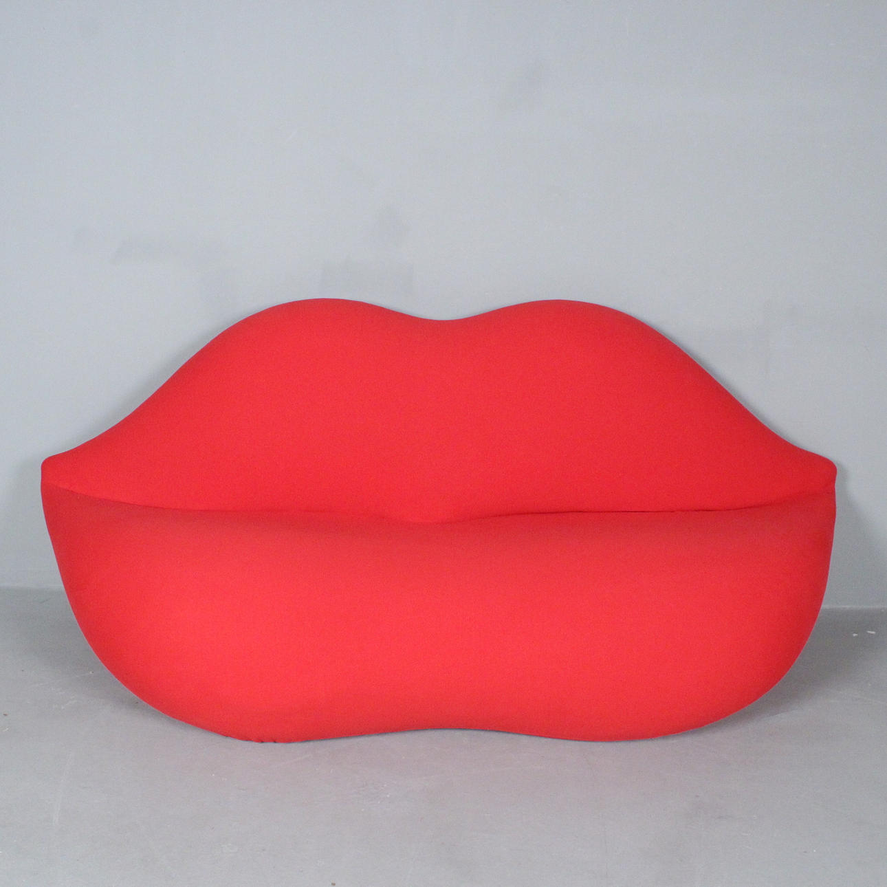 GUFRAM. Studio 65, sofá, modelo «Bocca/Marilyn», diseñado en 1972.