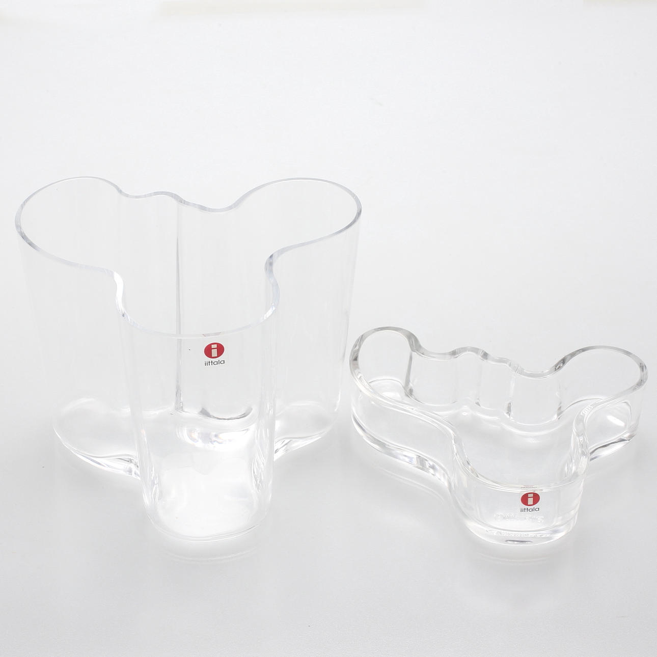 VASER, 2 st, glas, "Savoy", Alvar Aalto, Iittala, Finland, 1900-talets senare hälft.