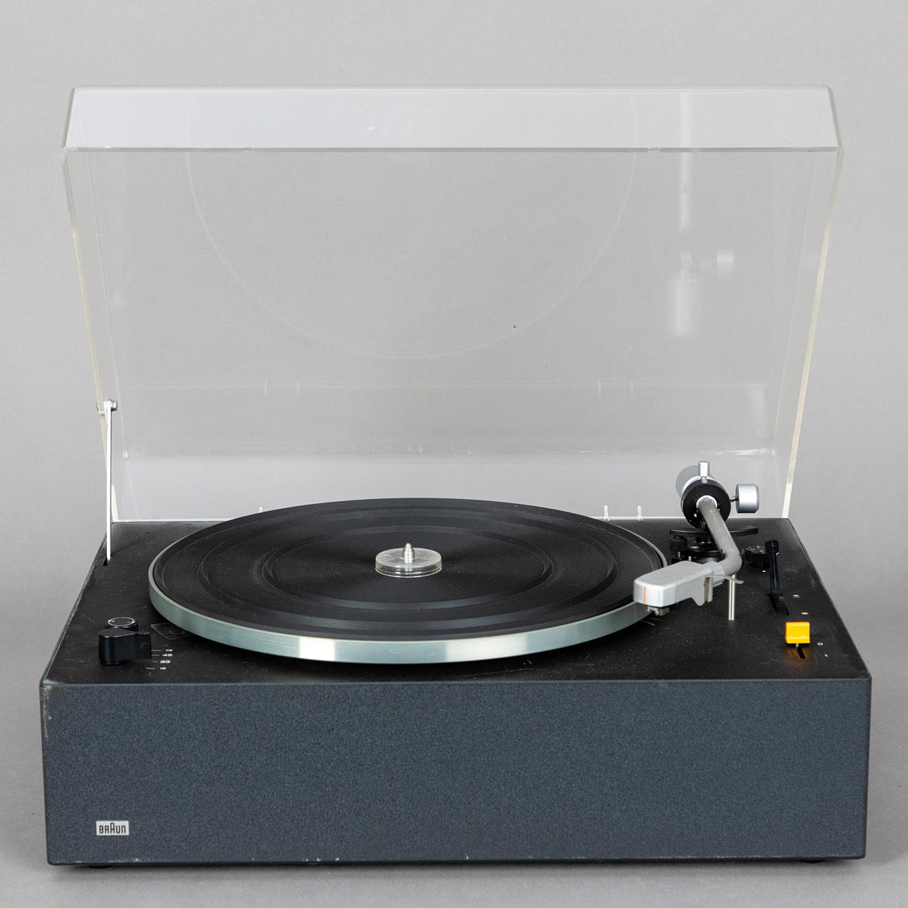 DIETER RAMS. Braun. Schallplattenspieler 'PS 500'.