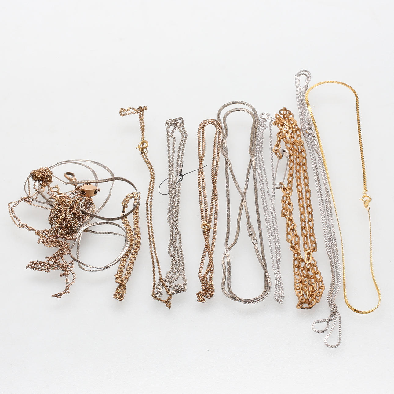 HALSBAND samt ARMBAND, ca 15 st, 1900-tal.