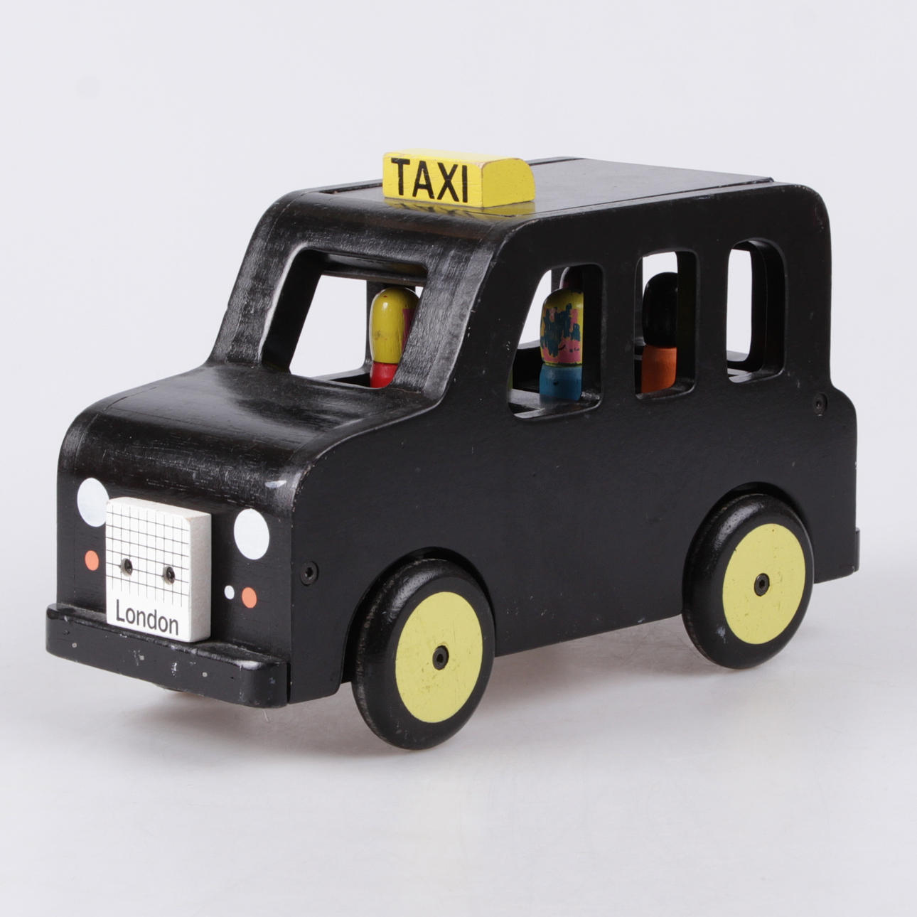 TAXI, trä, Londontaxi med passagerare, Habitat, England.