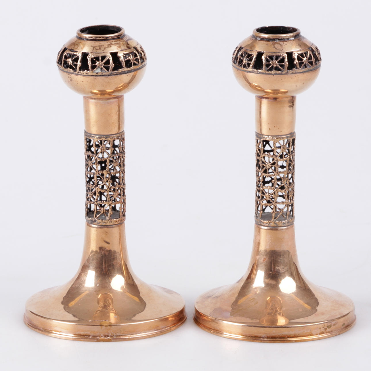 LJUSSTAKAR, ett par, brons, Pentti Sarpaneva, Turun Hopea, 1900-tal.