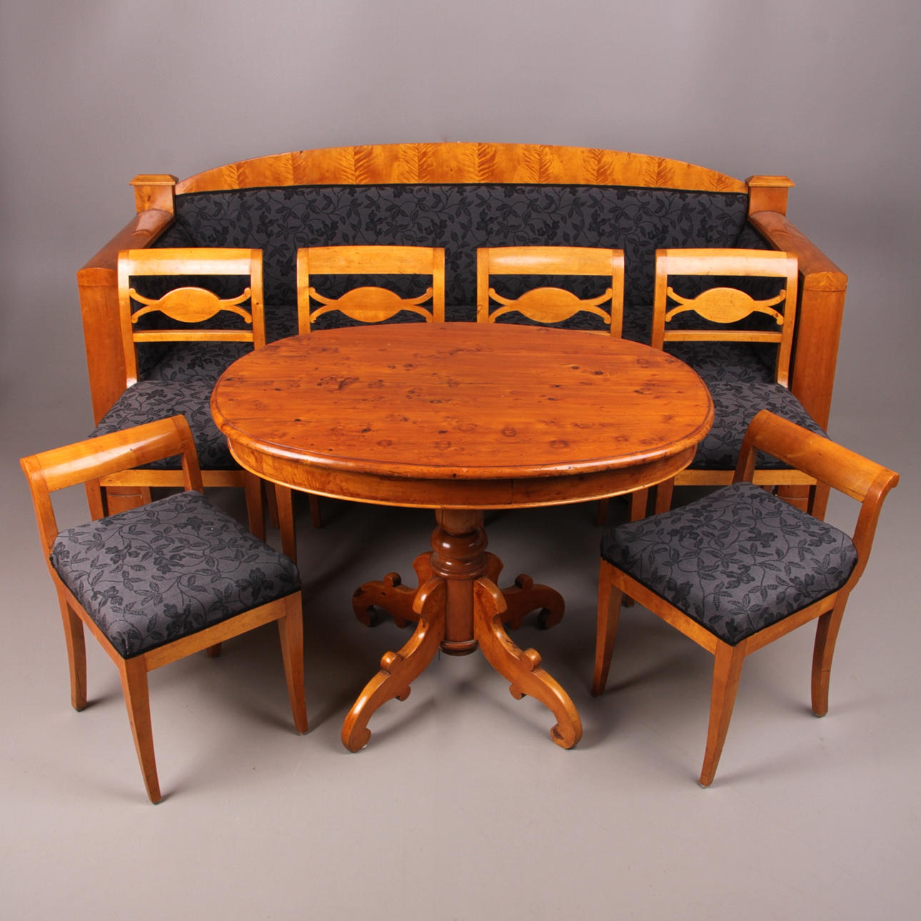 SALONGSGRUPP, 8 delar, Björk, Karl Johan-stil, omkring sekelskiftet 1900.