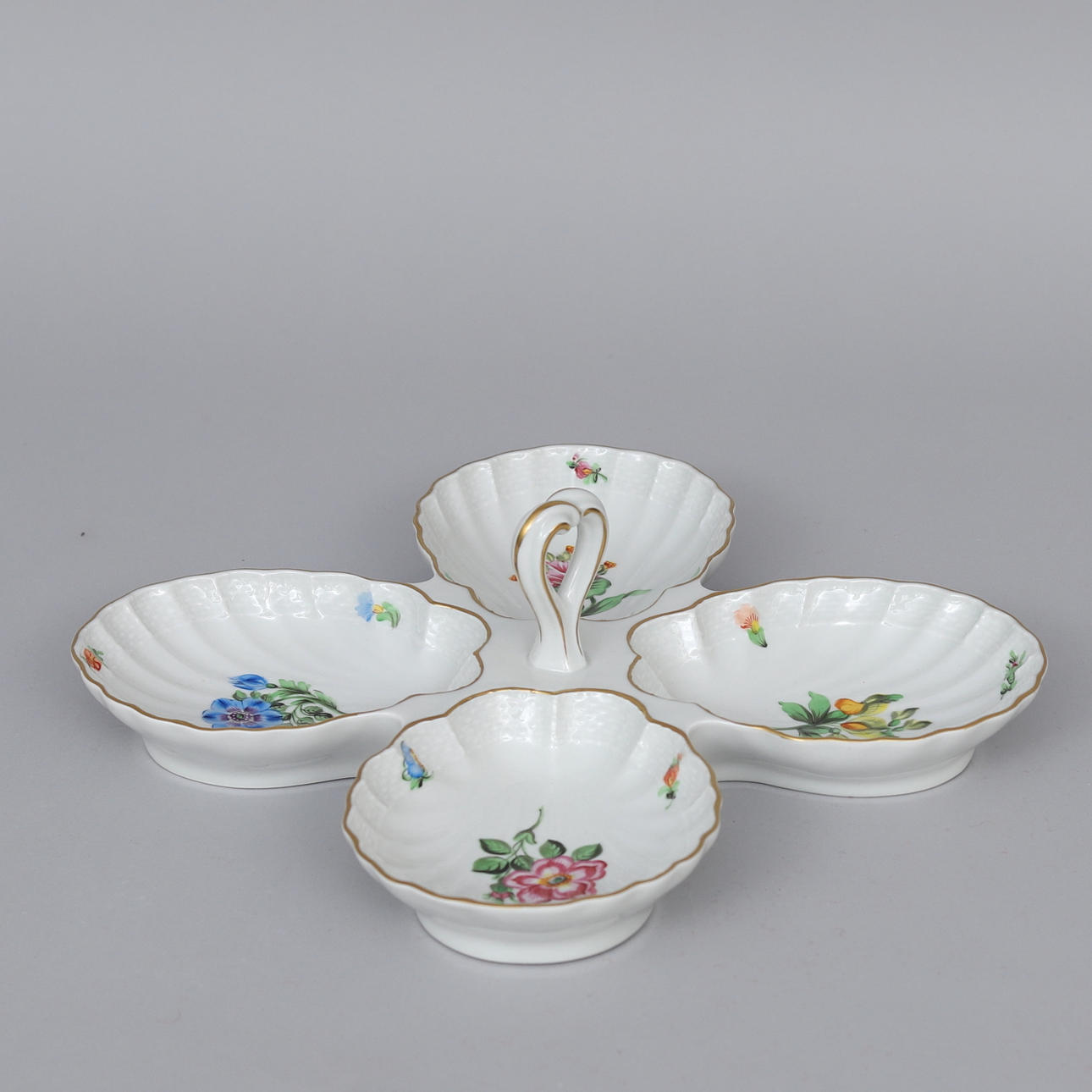 PLATO PARA SERVIR, Herend, Hungría.