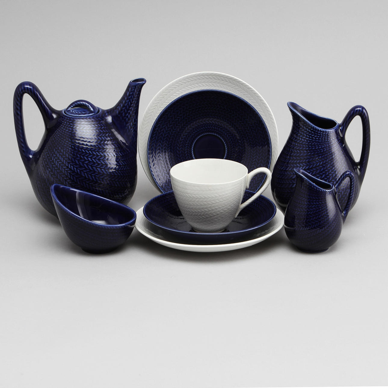 TESERVIS, 26 delar, porslin, "blå eld", Hertha Bengtsson, Rörstrand.