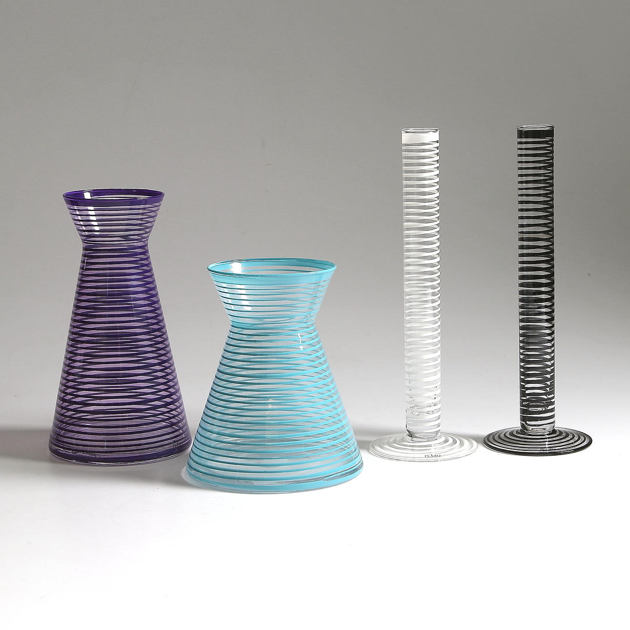 VASER, 4 delar, glas, "Spiro", Anders Lindblom, Nybro glasbruk. 2000-tal.