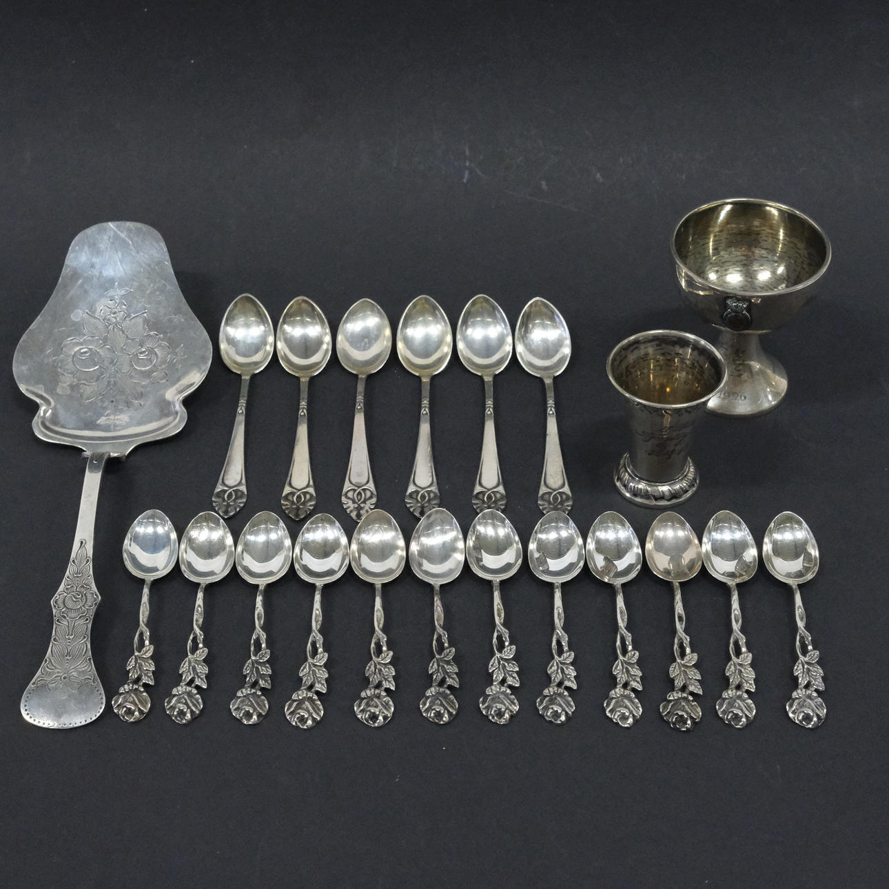 VIELE ARTIKEL SILBER, EINSCHLIESSLICH LÖFFEL.