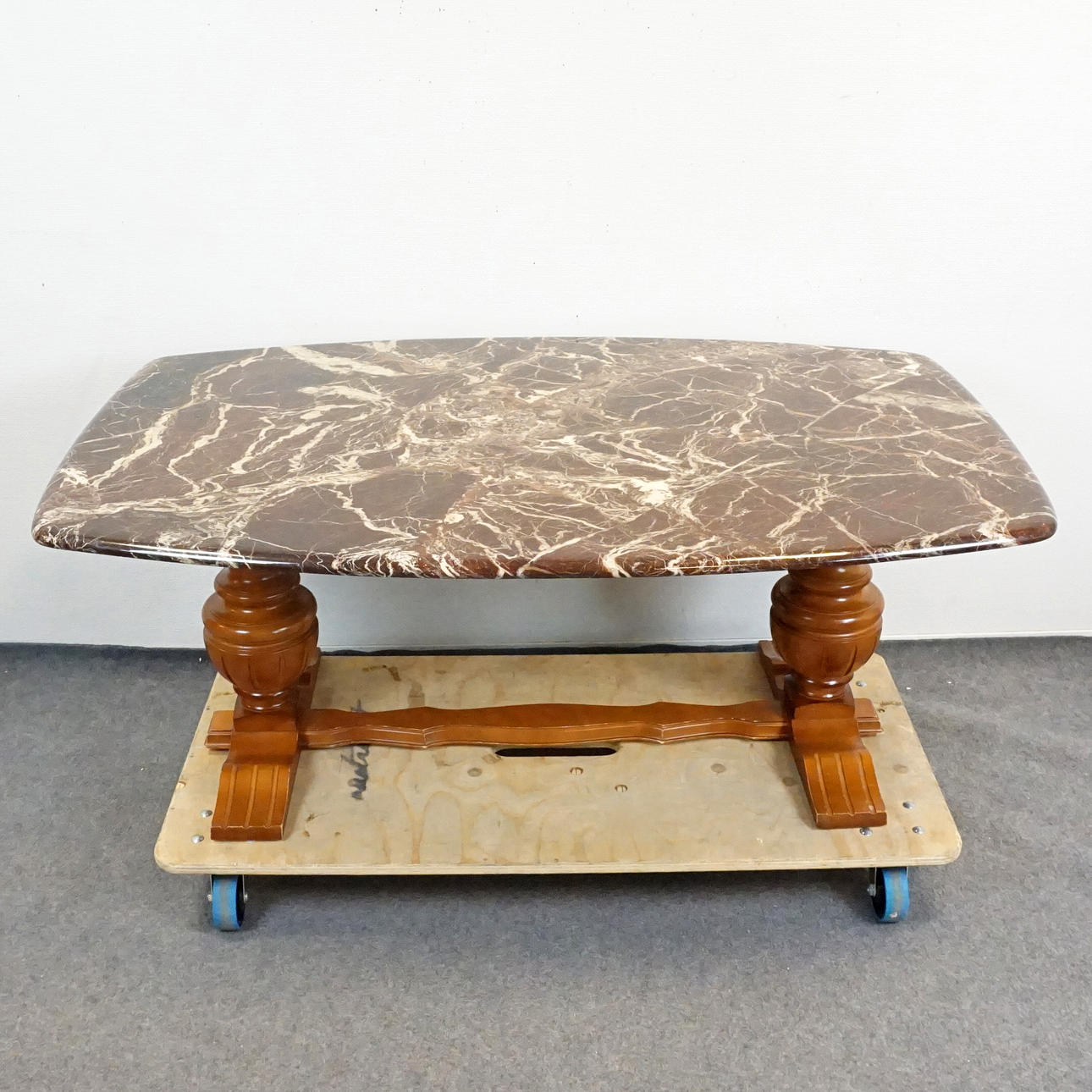 SOFFBORD med marmorskiva, höj och sänkbart.