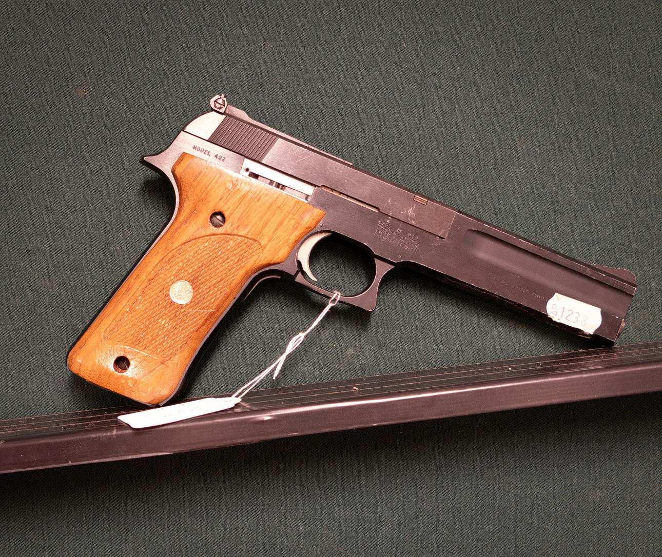 Smith&Wesson Model 422. Caliber 22lr. Additional No. TBT4206.