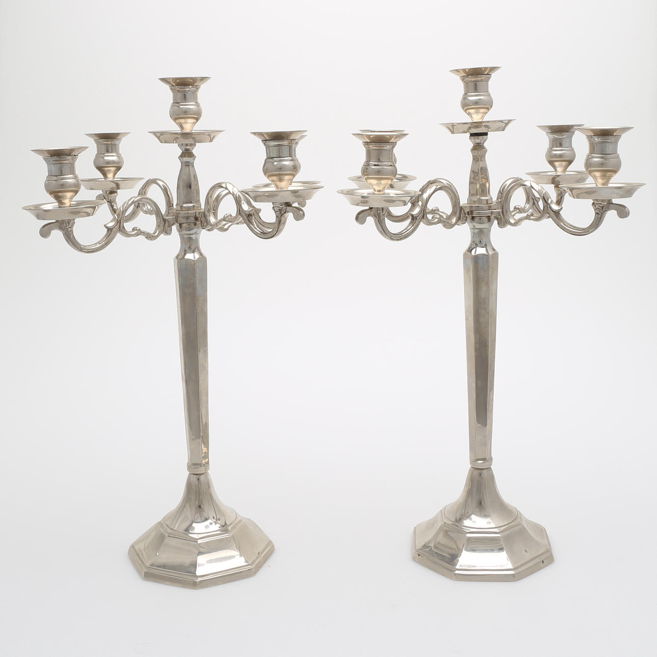 KANDELABRAR, ett par, vitmetall, 1900-tal.