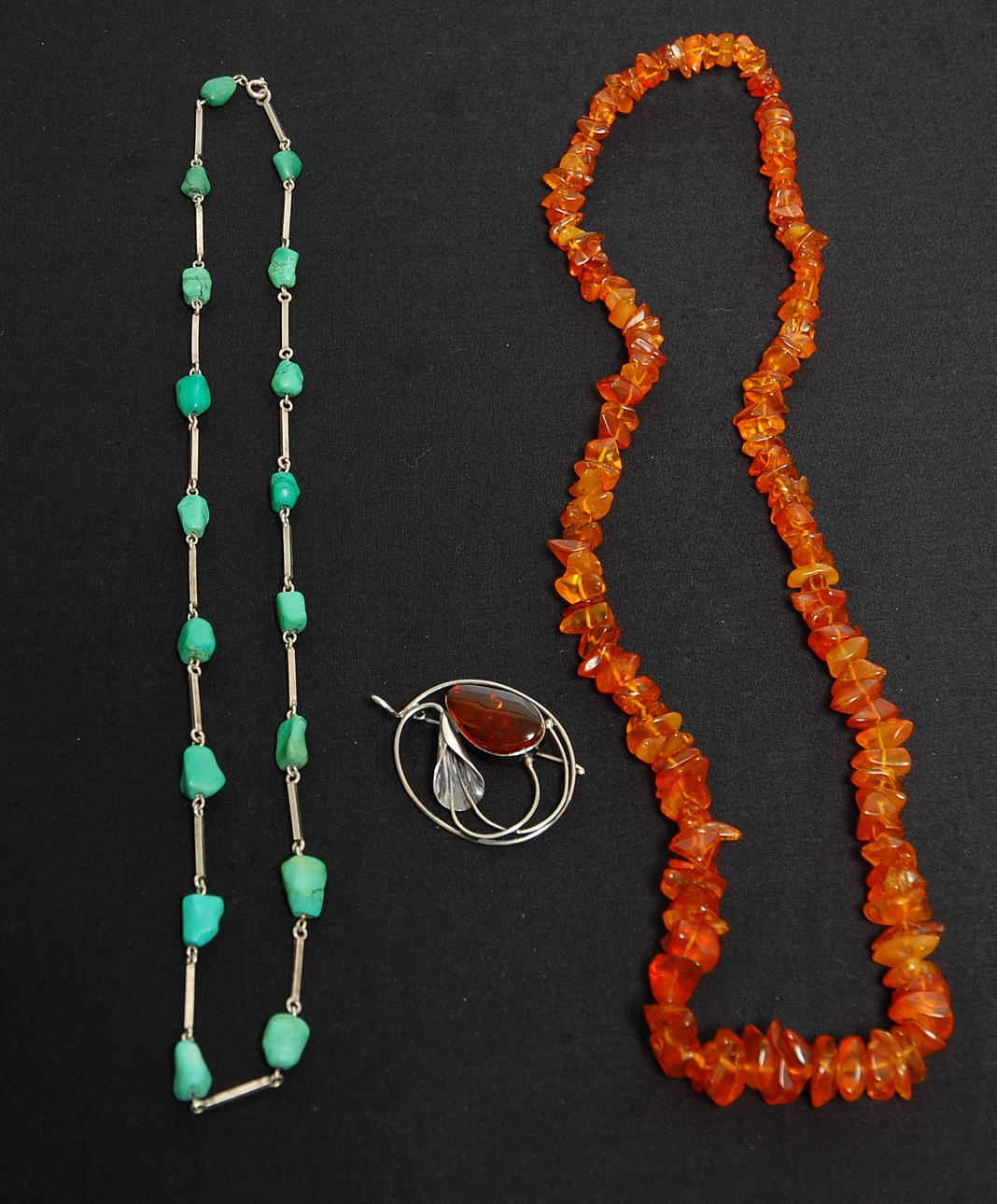HALSBAND, BROSCH, silver, bärnsten.