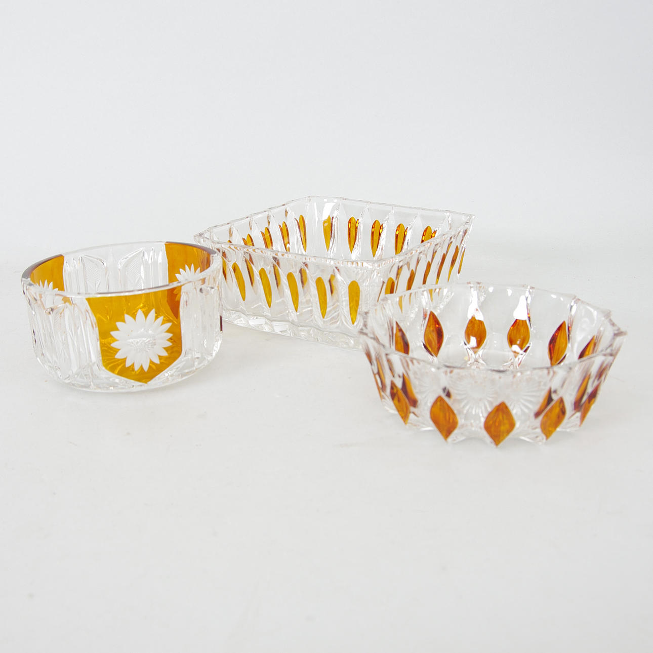 SKÅLAR, 3 stycken, klart/orange glas.