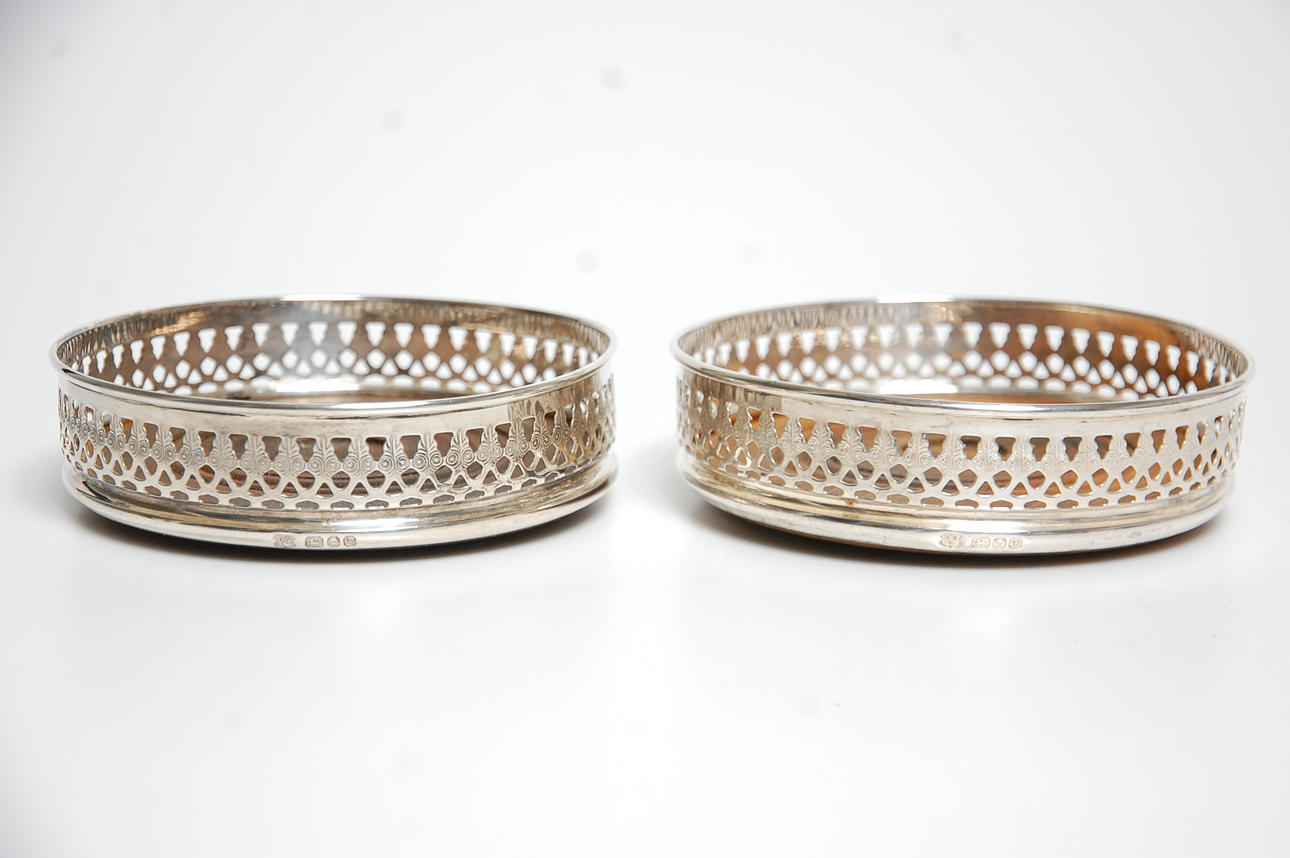 COASTER, 1 par, silver, England.