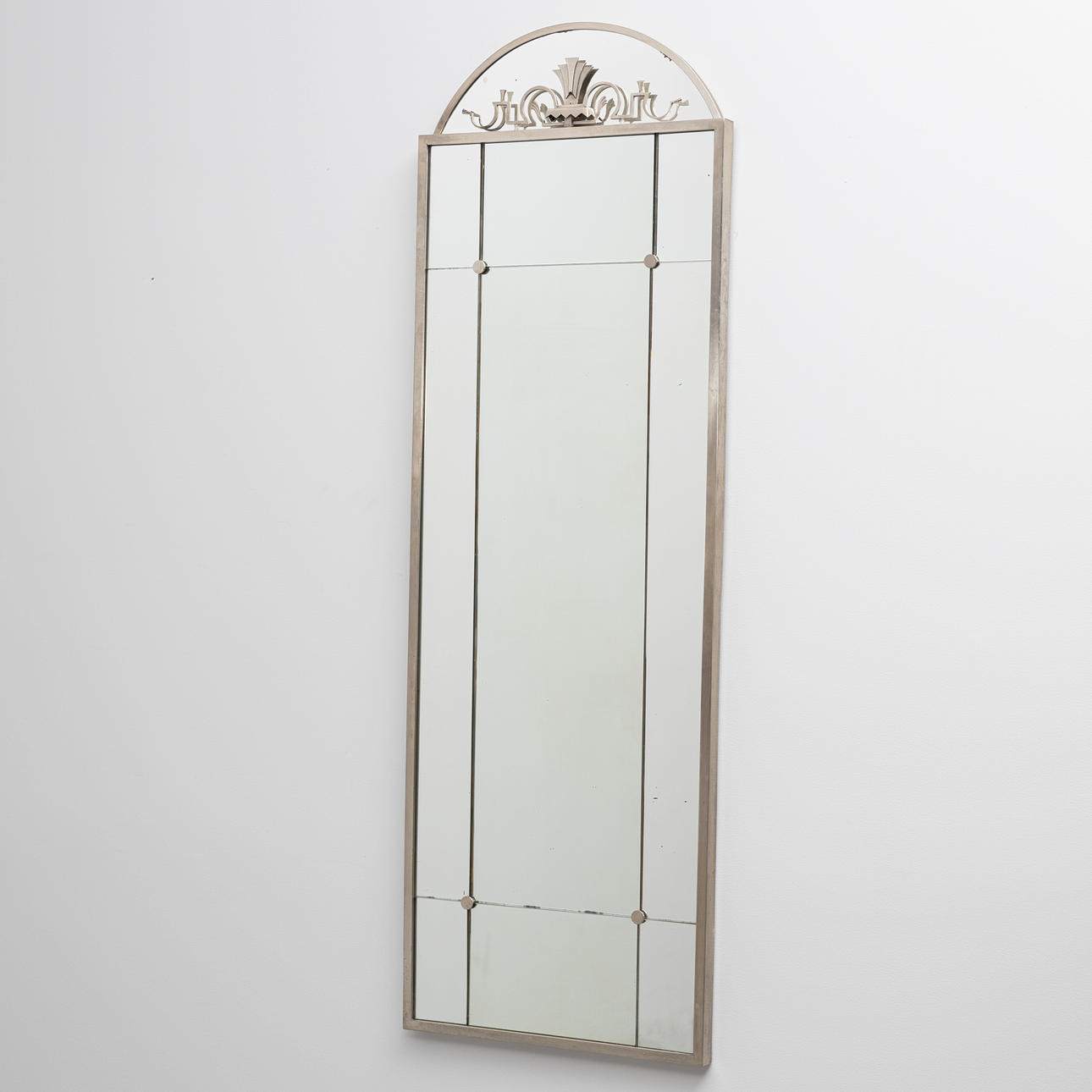 Ein Zinnspiegel aus den 1930er Jahren.