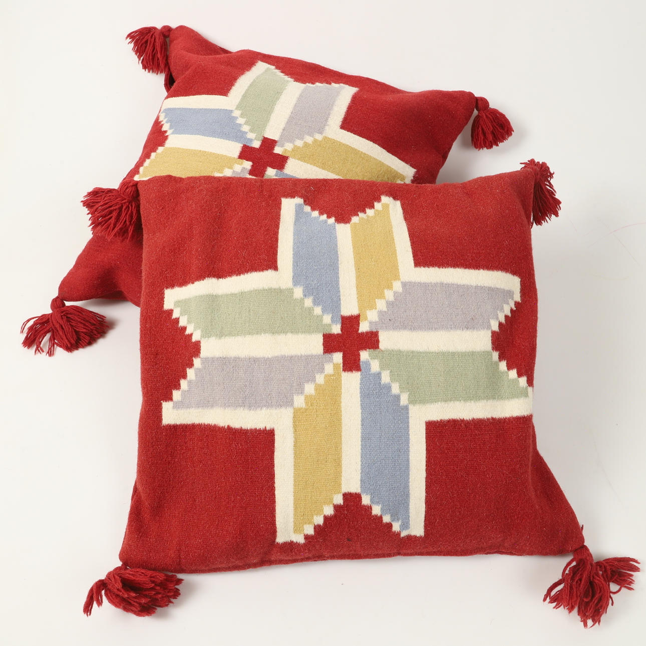 KUDDAR, 2 stycken, ull med tofsar, Ikea, 2000-tal.