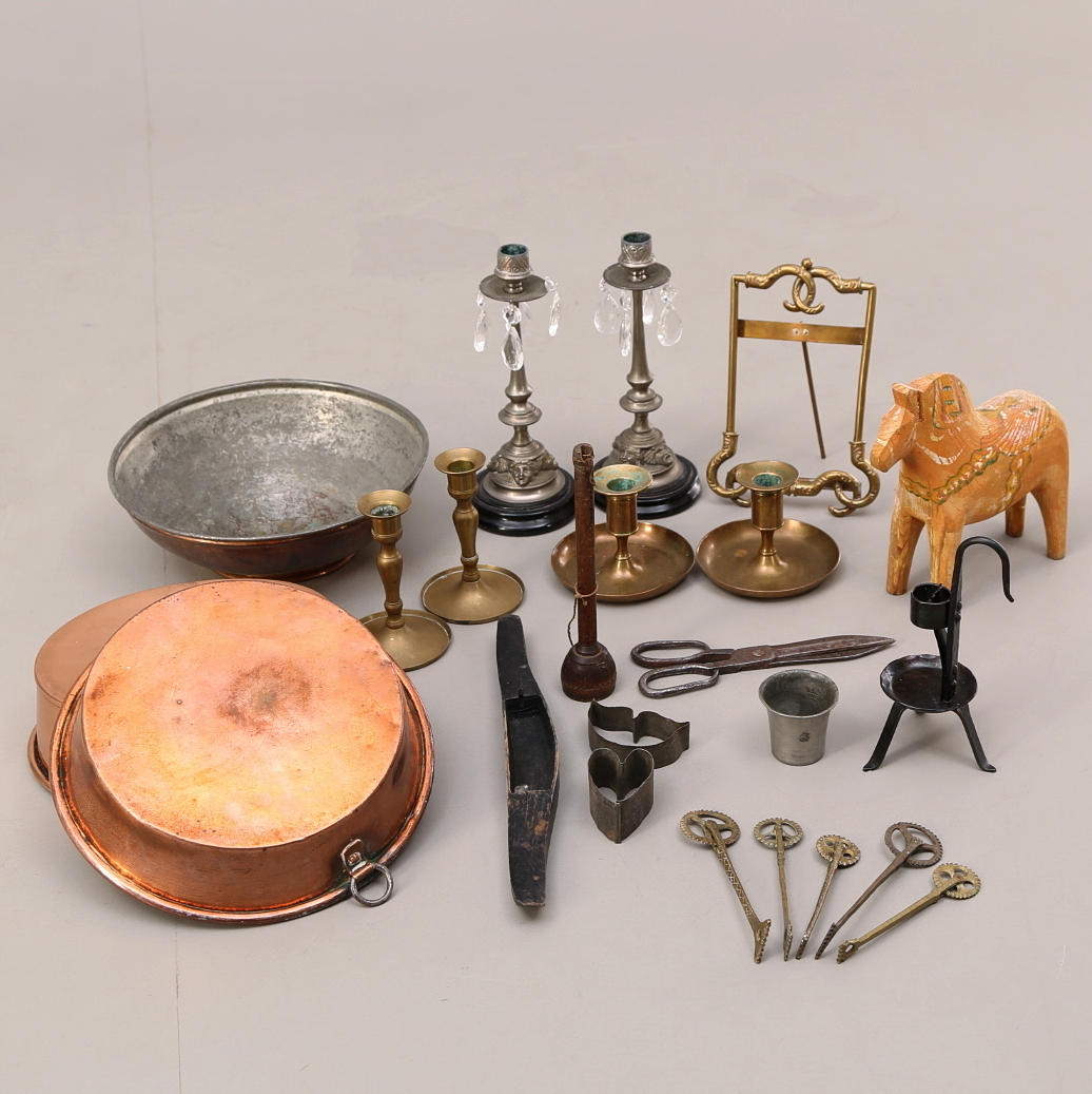 PARTI Allmoge, metall, trä, ljusstakar, dalahäst, kopparformar, mm, 1800-/1900-tal.