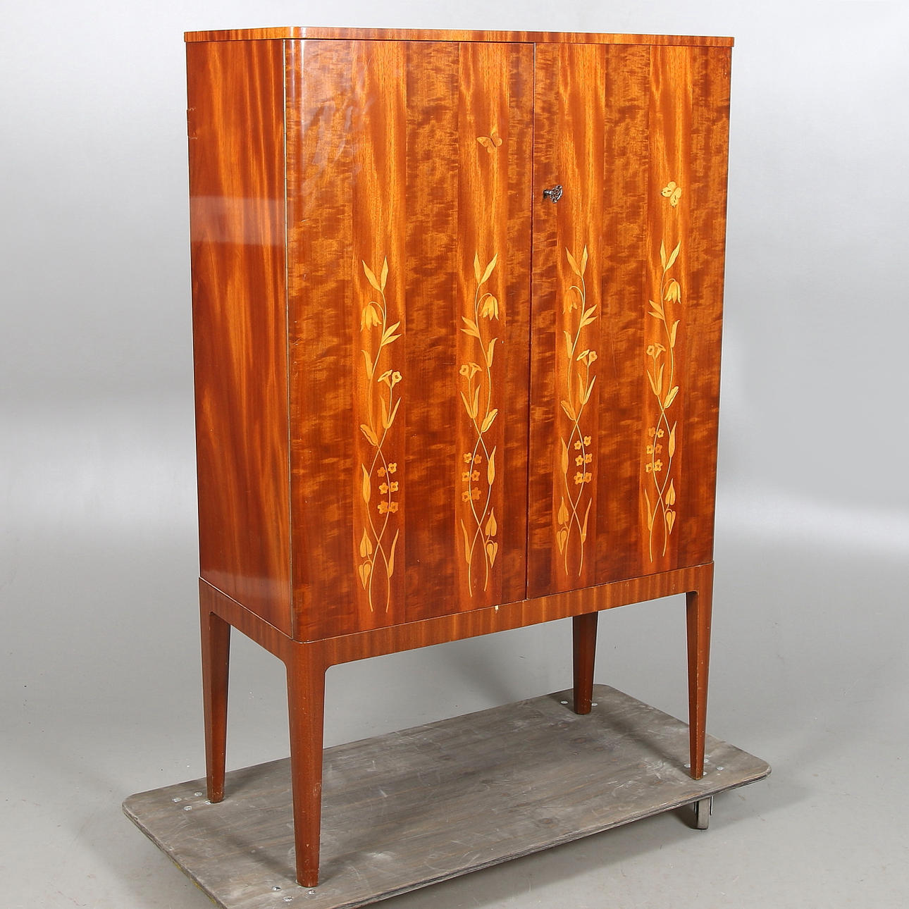 SKÅP, mahogny och björk, Erik Mattsson, Möbelbolaget Tranås, 1940-tal.