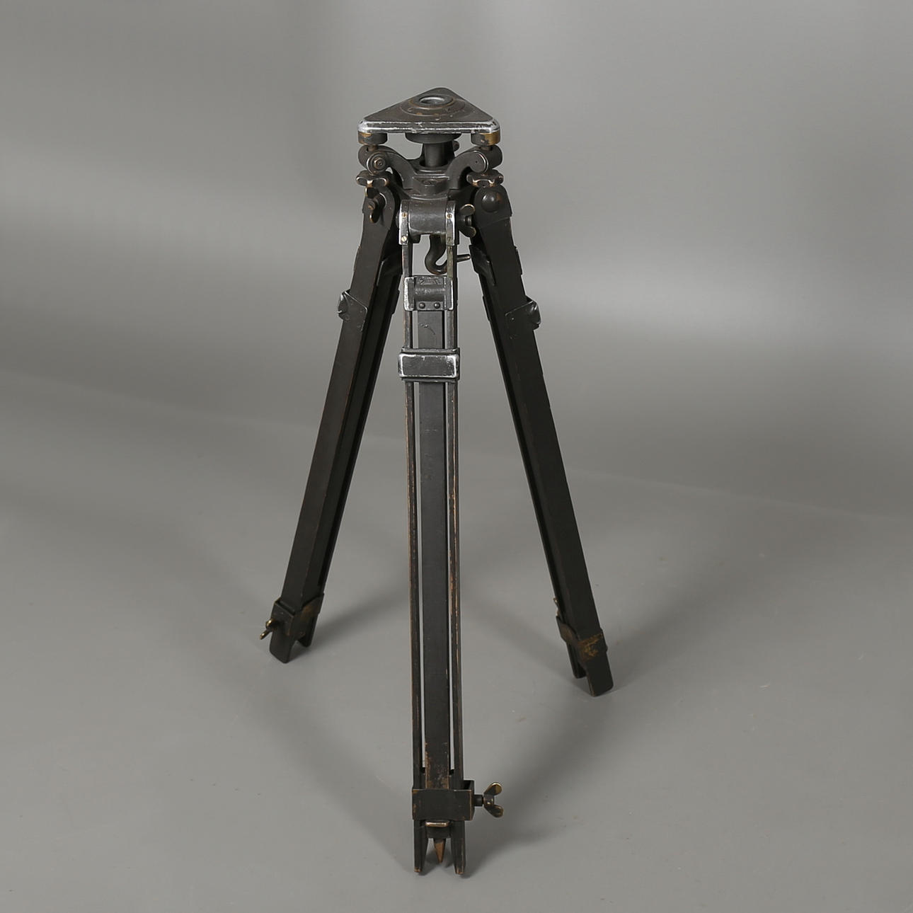 STATIV tillhörande observationskikare för luftvärnsartilleri, modell KA m/40, Svenska Försvarsmakten.