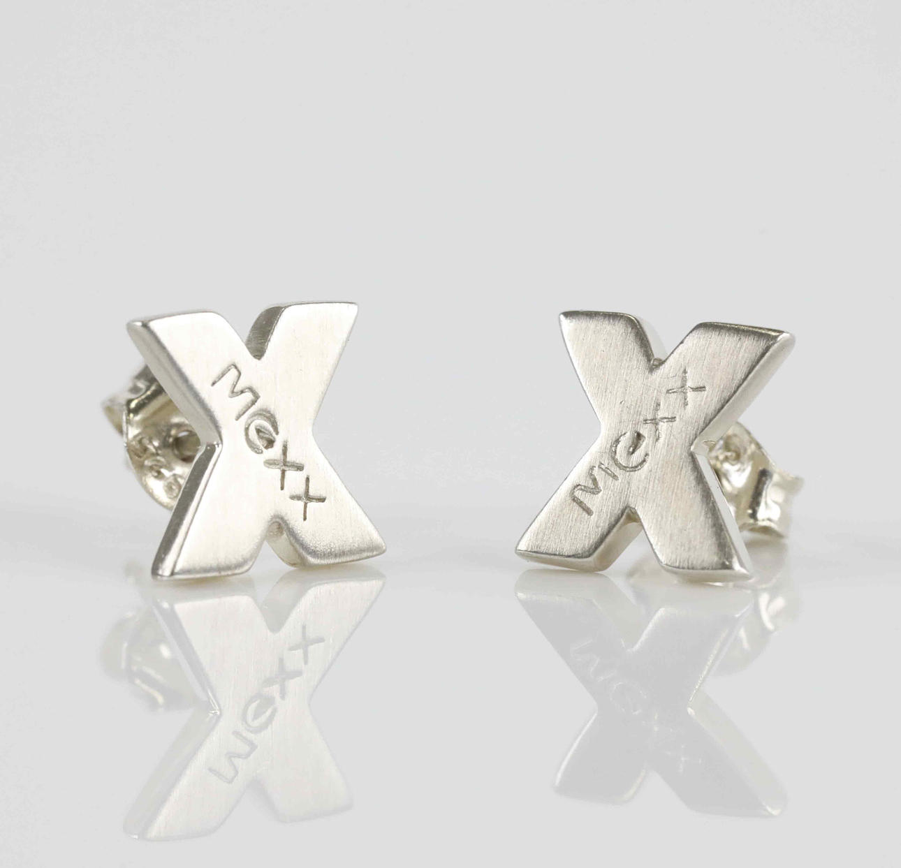 MEXX. Ohrhänger, ein Paar, Kreuz, Silber.