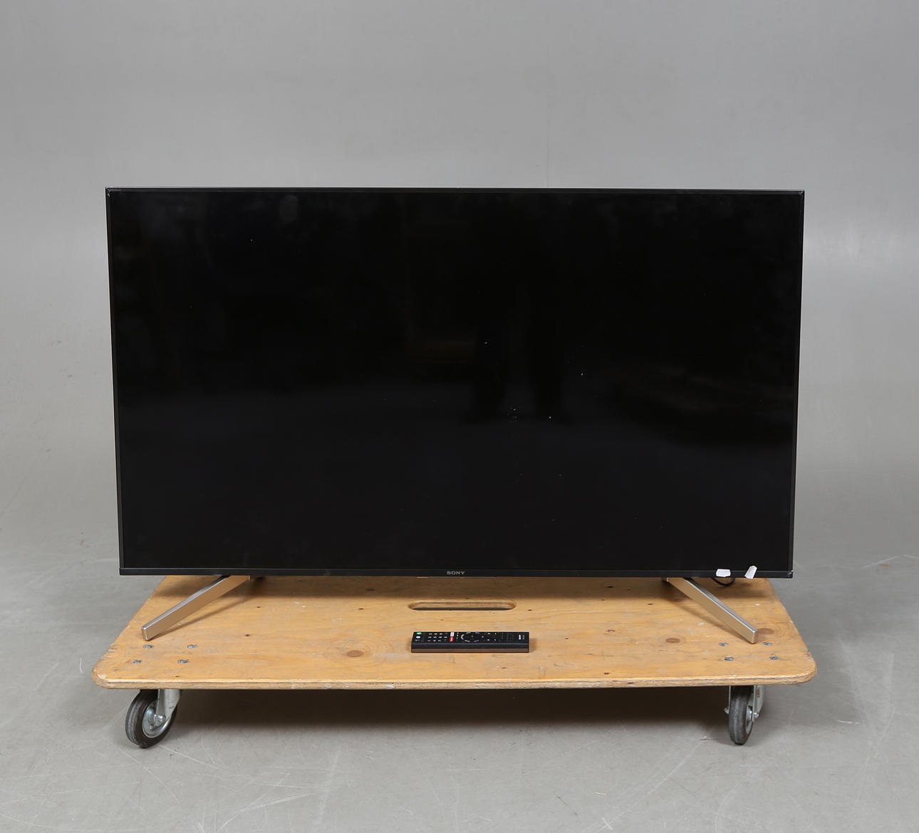 Televisor Sony Bravia de 54,6 pulgadas.