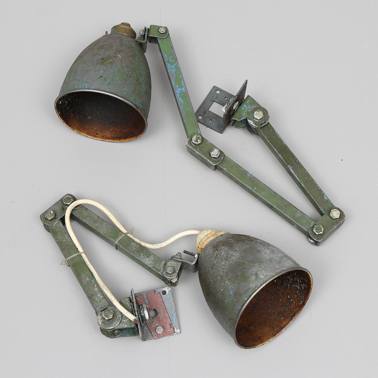 INDUSTRILAMPOR, ett par, märkta Memlite.