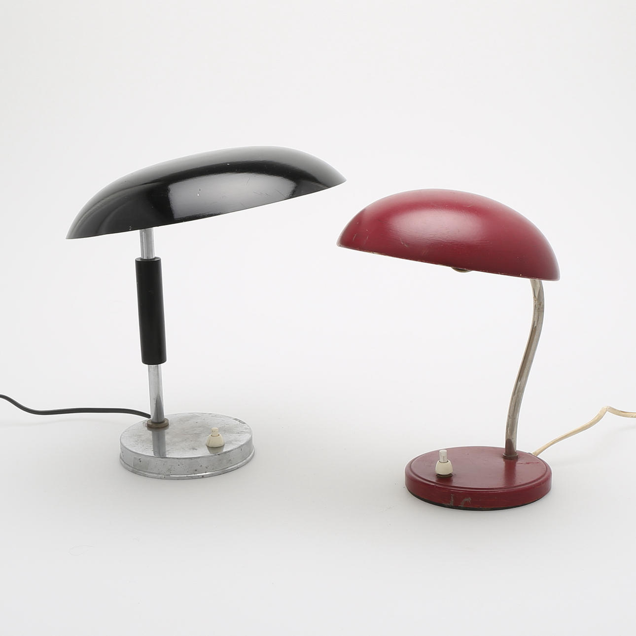 SKRIVBORDSLAMPOR, 2 st, metall, funkis, 1930-tal.