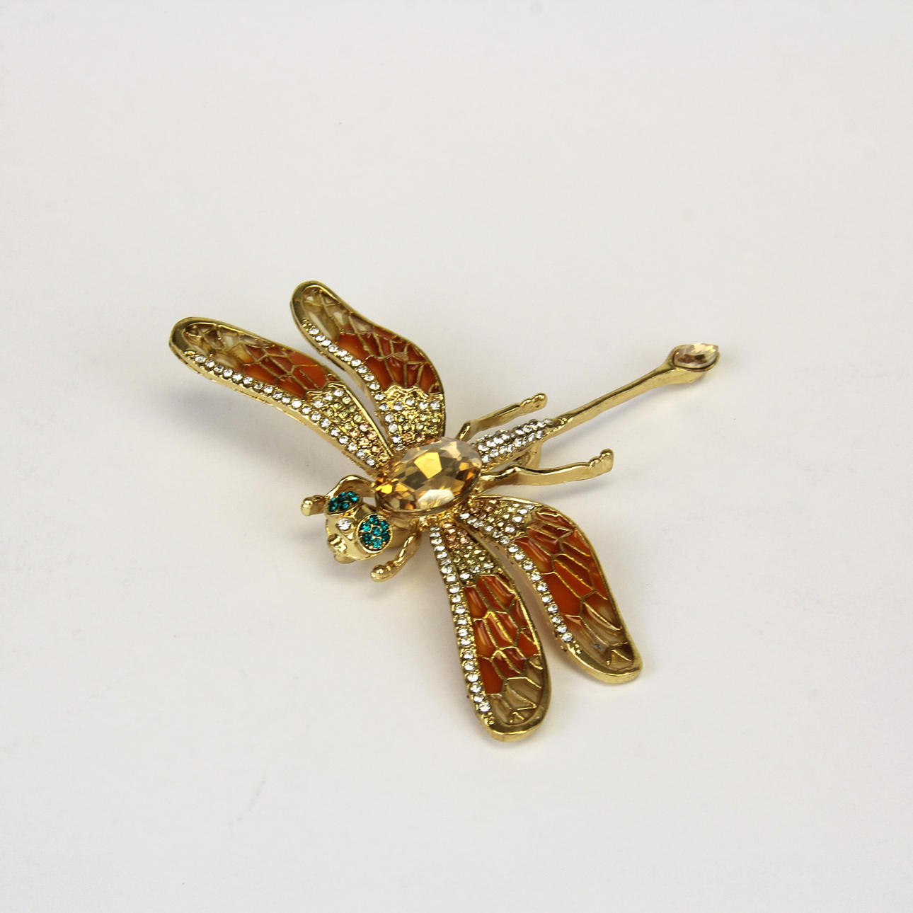 BROCHE ENGASTADO CON PIEDRAS DE LIBÉLULA.