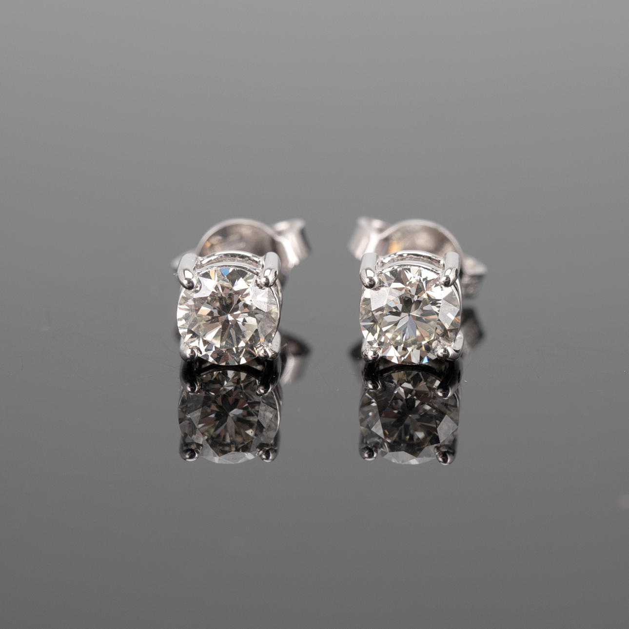 Pair of solitaire earrings ca. 1.00 ct.