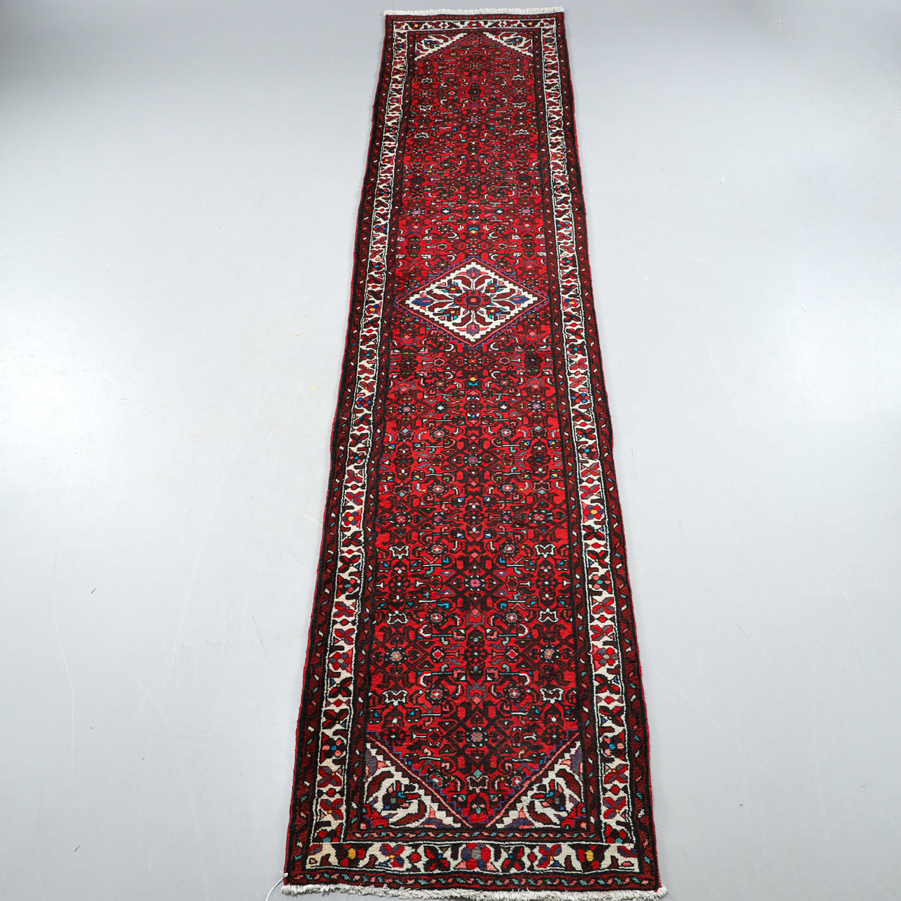 ORIENT CARPET, gallery mat Bakhtiari, 405x88 cm.