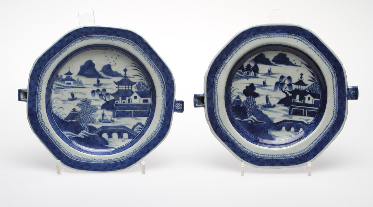 VÄRMEFAT, 2 st, porslin, Kina, 1800-tal.