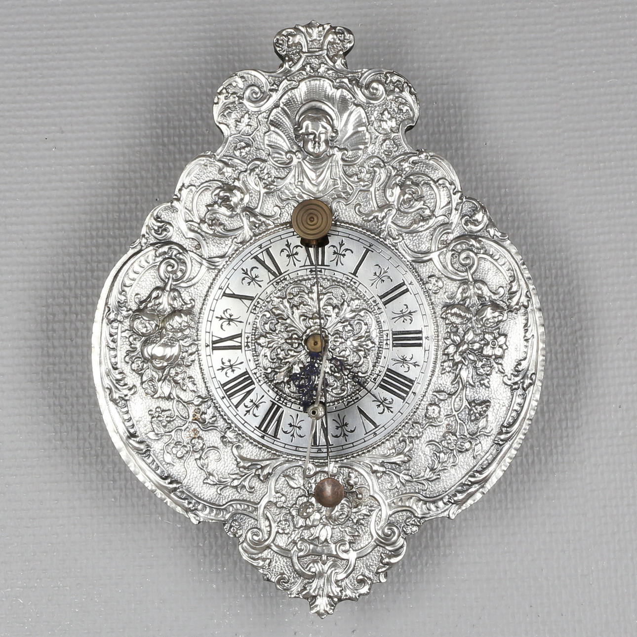 VÄGGUR, pläterad metall, 1900-tal.