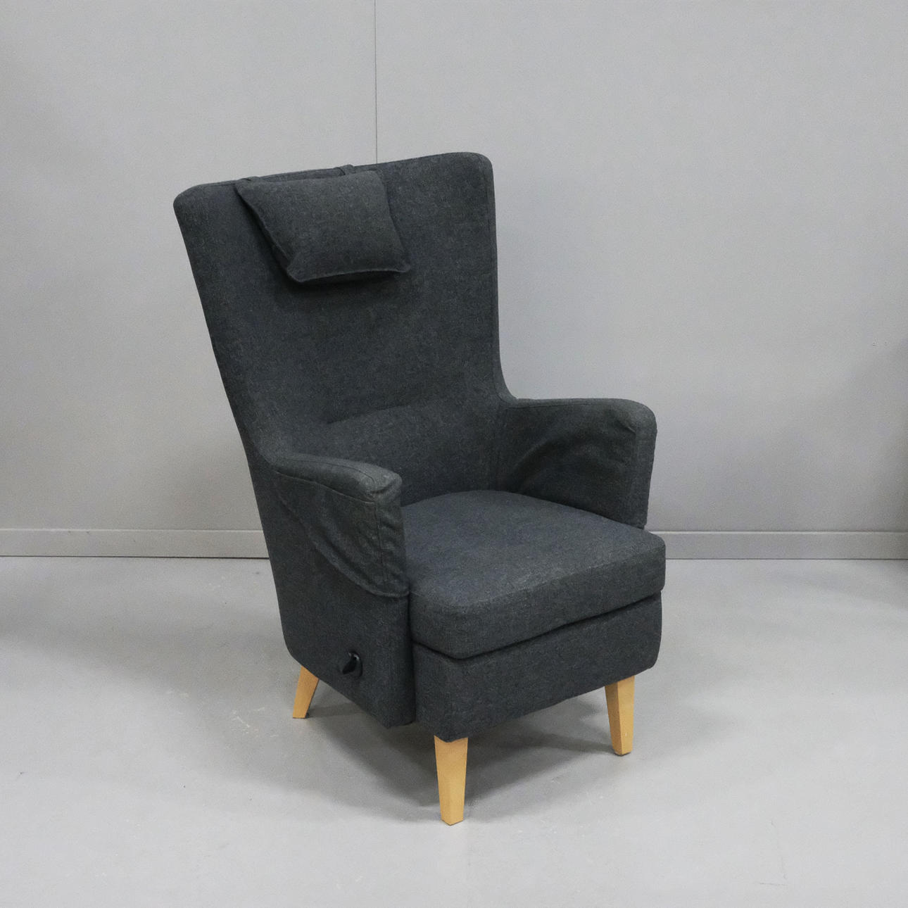 IKEA. LÆNESTOL MED LØFTEFUNKTION, „HÆVET“.