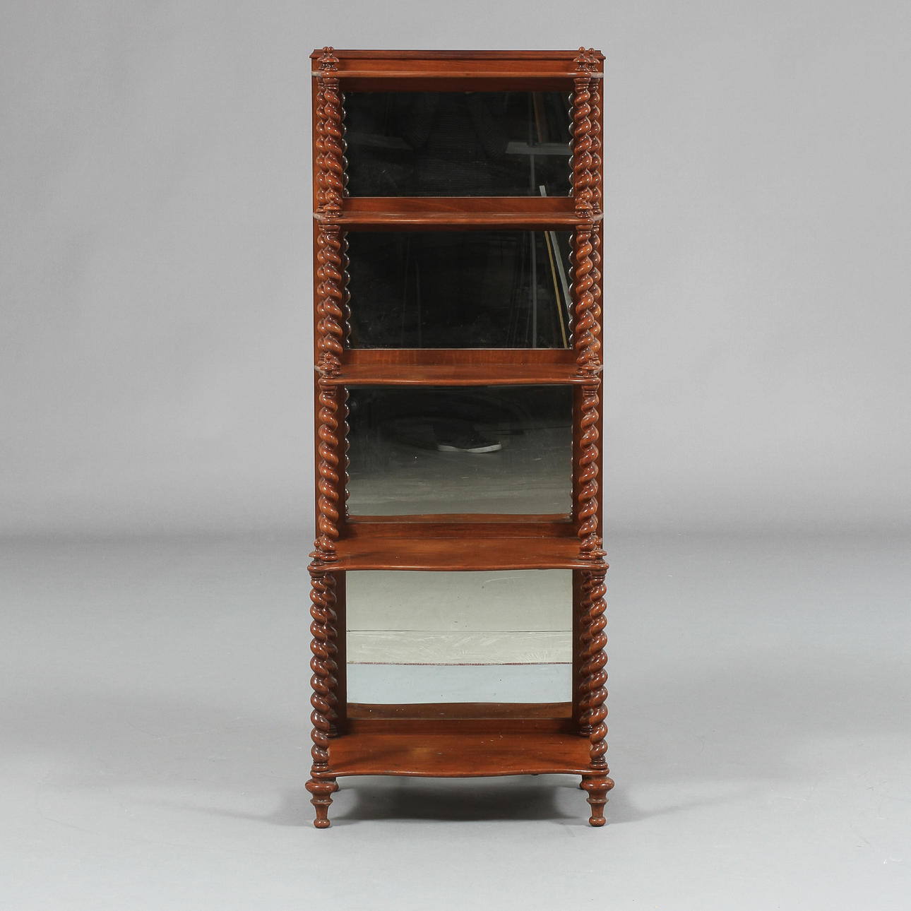 ETAGEREHYLLA, 18/1900-tal.