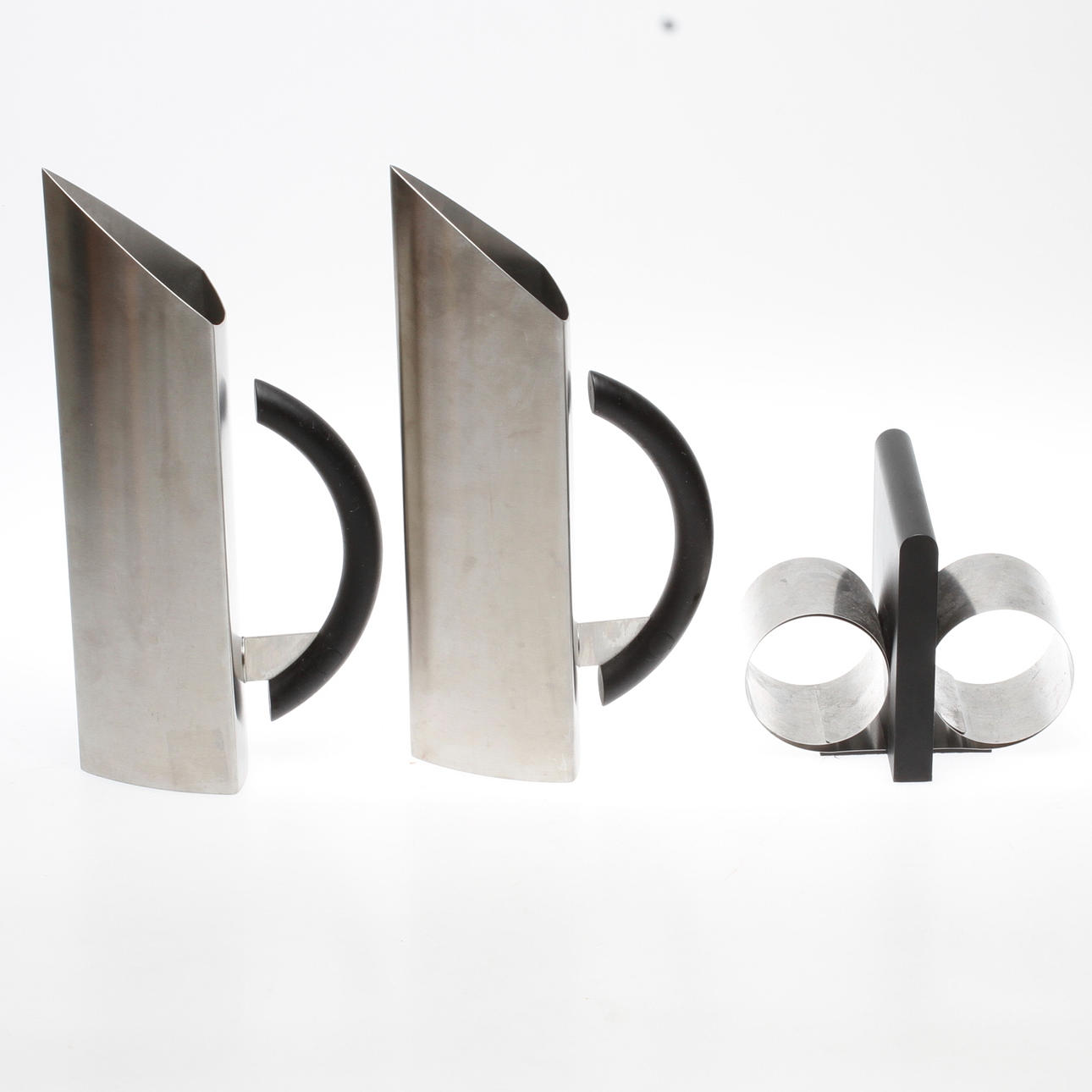 VINSTÄLL, 2 st. Royal Copenhagen och Designit samt KANNOR, 2 st. Herstal, Danmark.