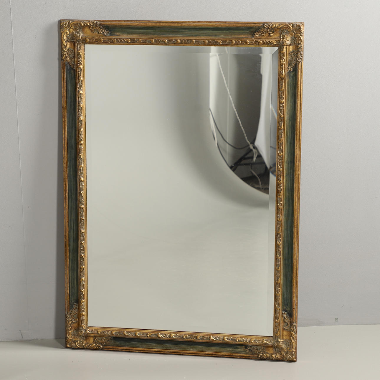 A MODERN WALL MIRROR.