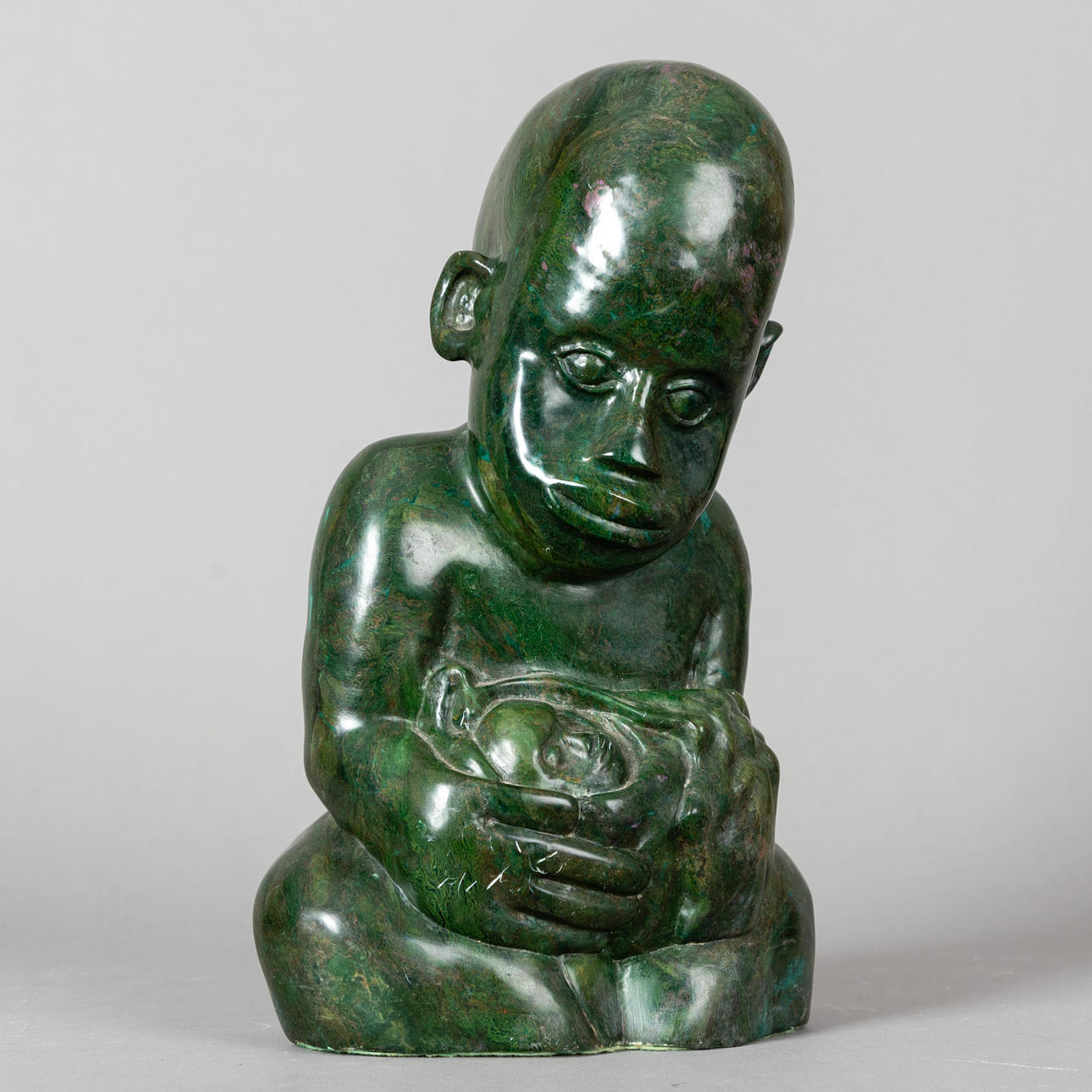 SYLVESTER MUBAYI (1942-2022). Siddende figur.