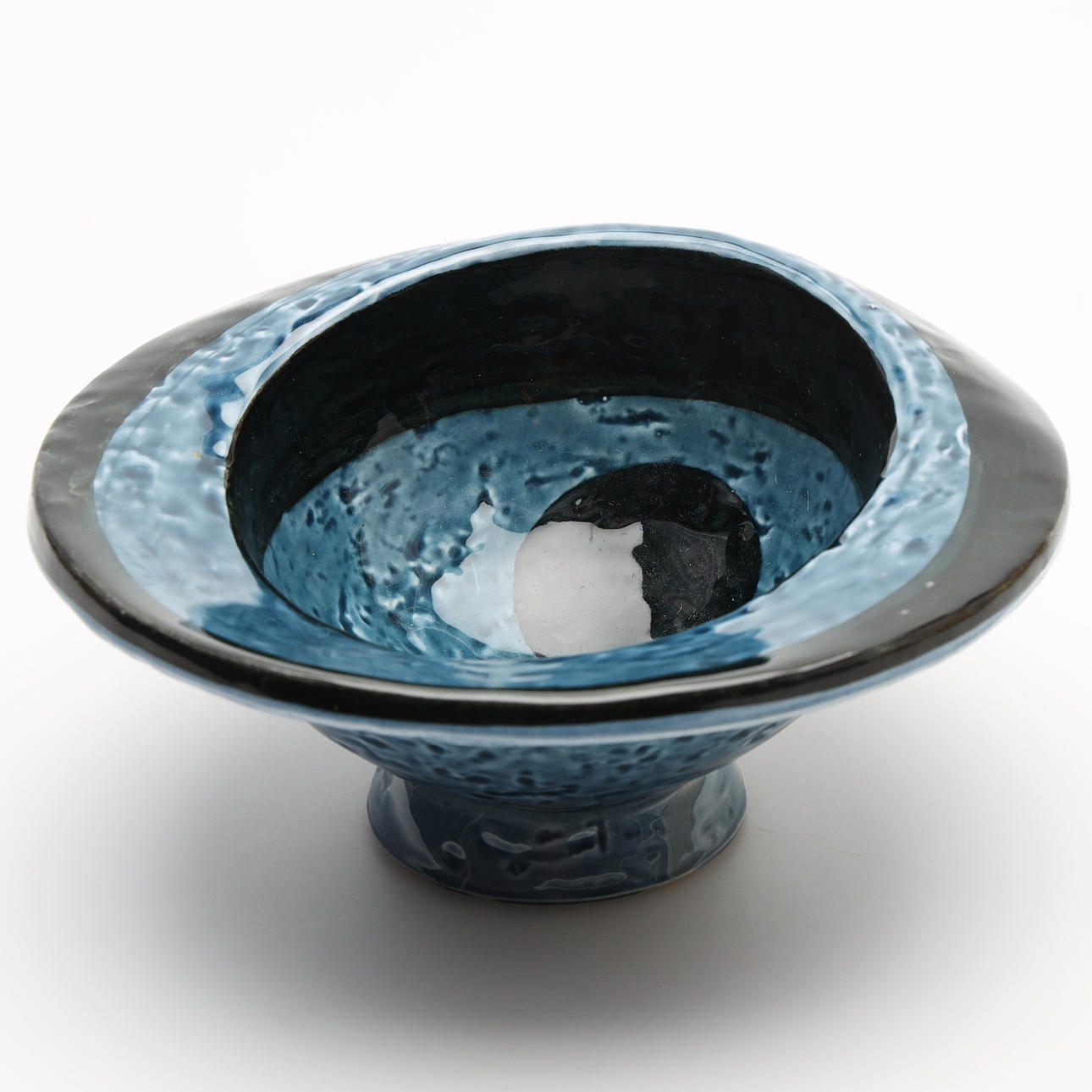 VILHELM BJERKE-PETERSEN, a chamotte stoneware bowl, Rörstrand.