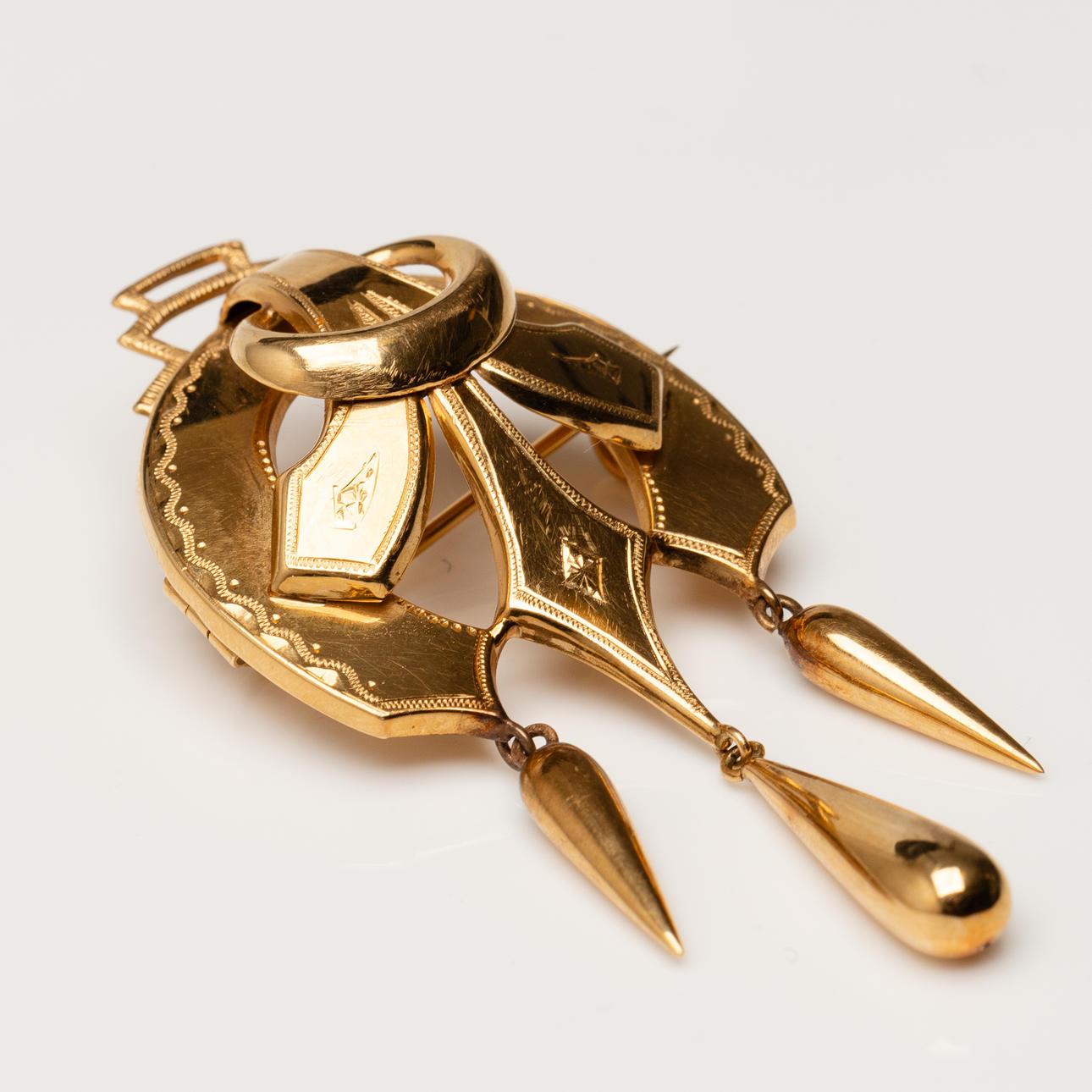 G DAHLGREN & CO. Eine Brosche, 18 Karat Gold, Malmö, 1929.