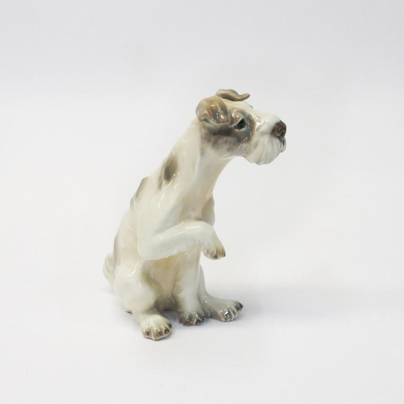 DAHL JENSEN. FIGUREN. SITZENDER SCHNAUZERHUND.