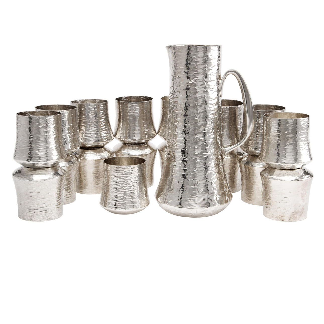 TAPIO WIRKKALA. Kanna samt 17 st muggar, sterlingsilver. Kultakeskus oy, Tavastehus 1972-78. Vikt ca 3900 gram.