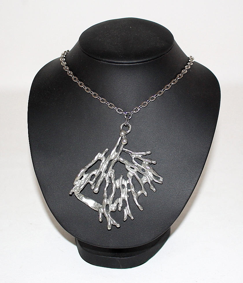 HALSBAND, tenn, signerad Eden Tyr.