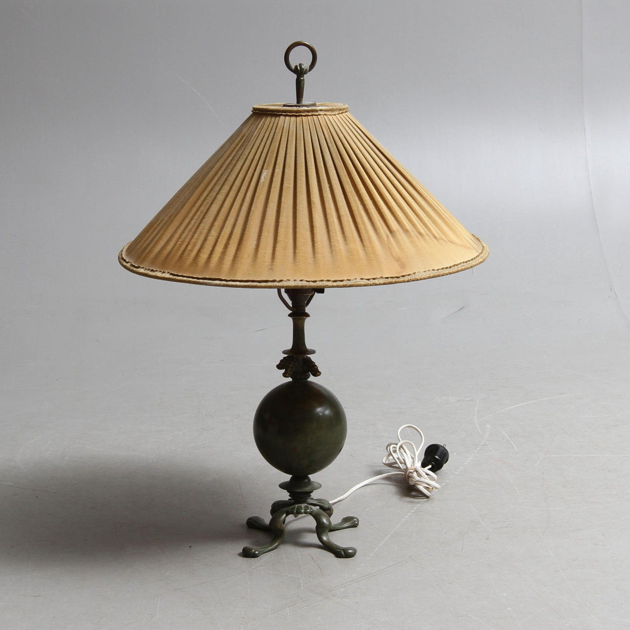 BORDSLAMPA, brons, 1900-talets första hälft.