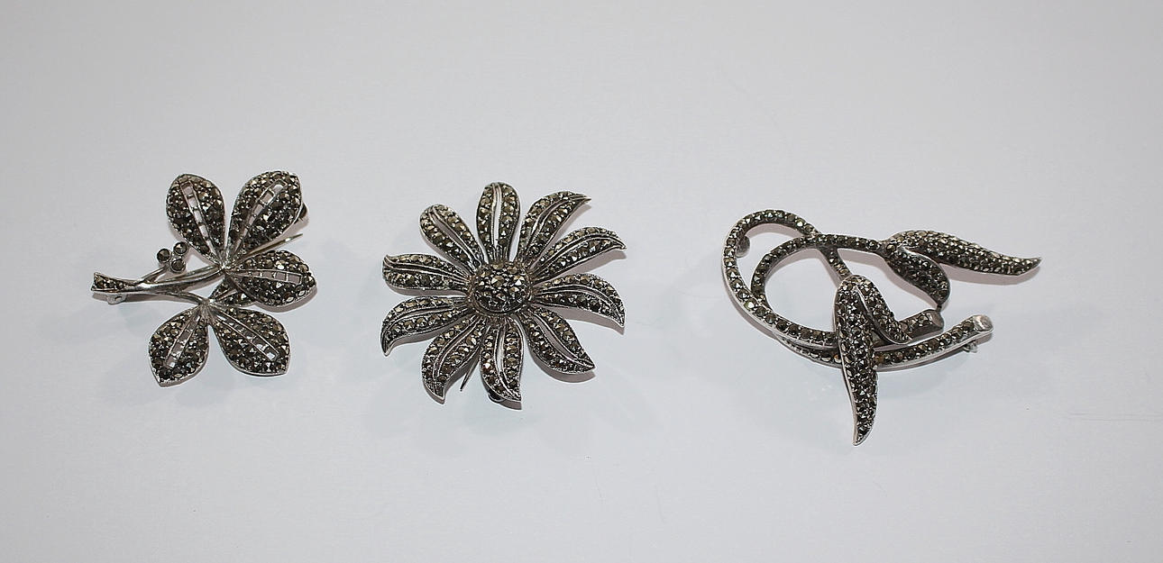 BROSCHER, silver margariter.