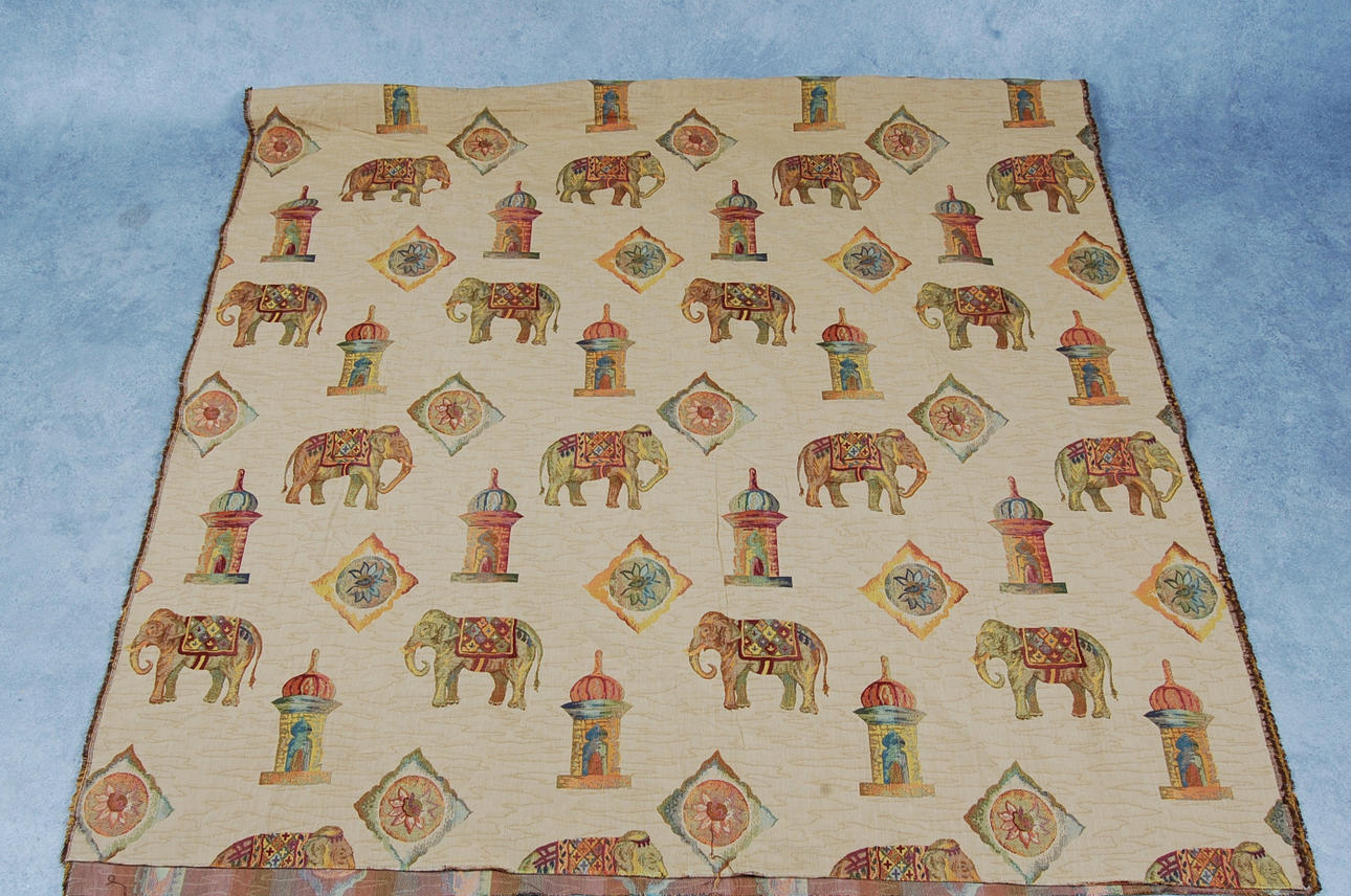 MÖBELTYG / DRAPERI, 260 x 140 cm.