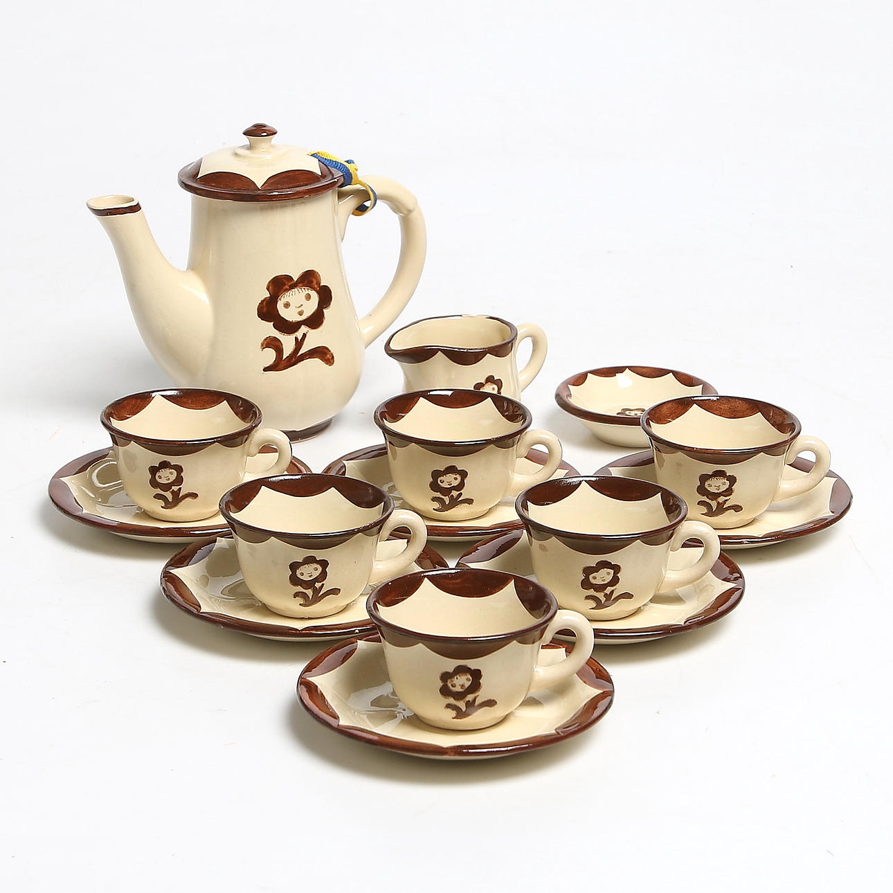 BARNSERVIS / DOCKSERVIS, 15 delar, porslin, "Pyret", Wilhelm Kåge, Gustafsberg, 1900-talets första hälft.