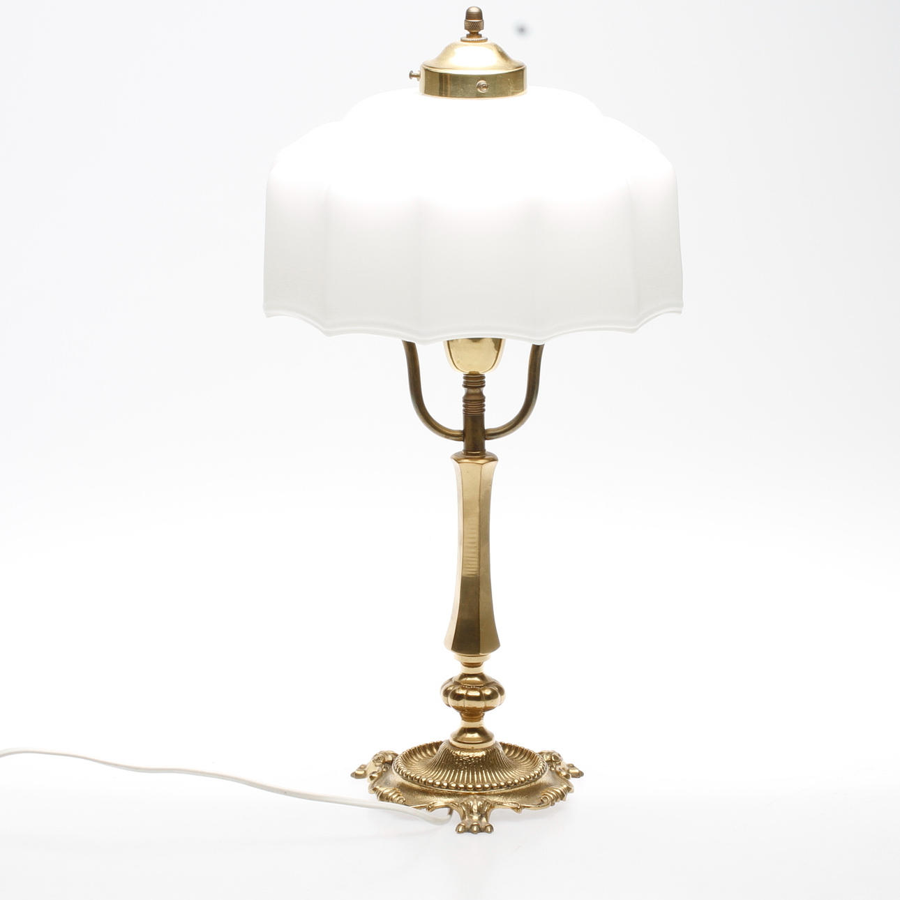 BORDSLAMPA, mässing och glas, 1900-tal.