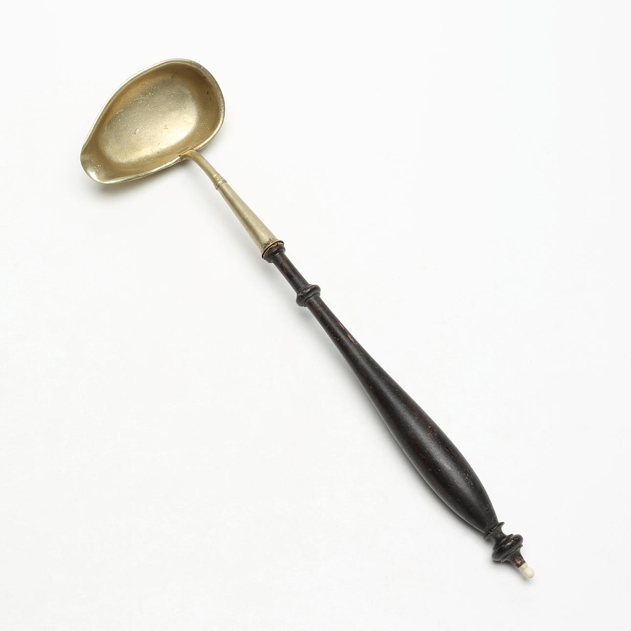 Una cuchara de peltre/madera, siglo XIX.