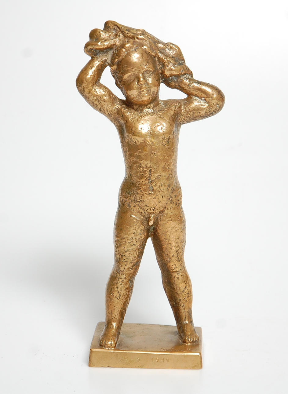 PALLE THÖGER. Danmark. skulptur, " Gosse med handduk " brons, signerad Thöger.