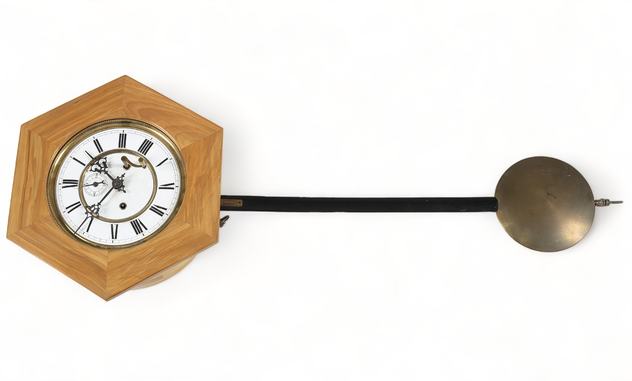 PENDELUR, trä, 1900-talets senare del.